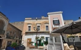 VENDITA STABILE INDIPENDENTE PIAZZA REGINA MARGHERITA GROTTAGLIE