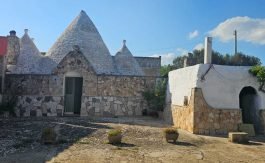 VENDITA COMPLESSO DI TRULLI C.DA DONNA LUCREZIA CEGLIE MESSAPICA