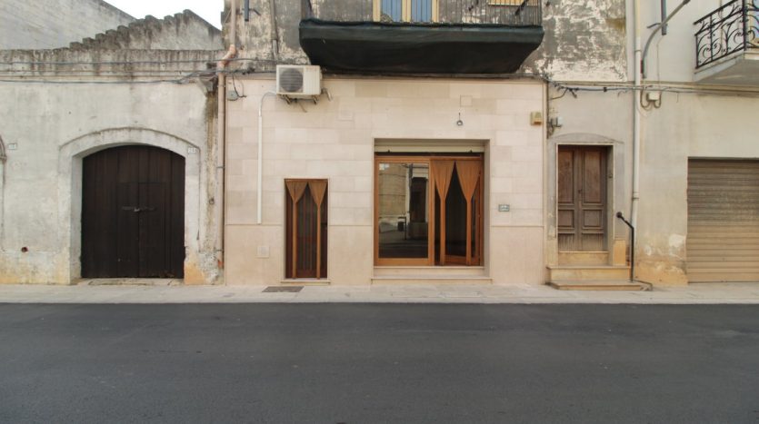 AFFITTO LOCALE COMMERCIALE VIA MARGHERITA DI SAVOIA VILLA CASTELLI